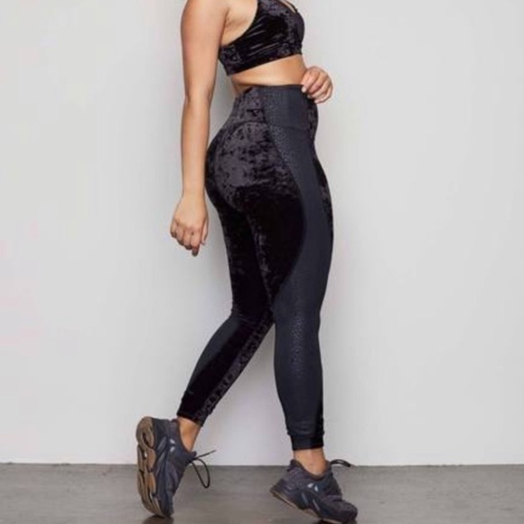 NWT GOOD AMERICAN Black Crushing It Velvet Leopard Print Leggings, Size 5/2XL - Picture 4 of 9